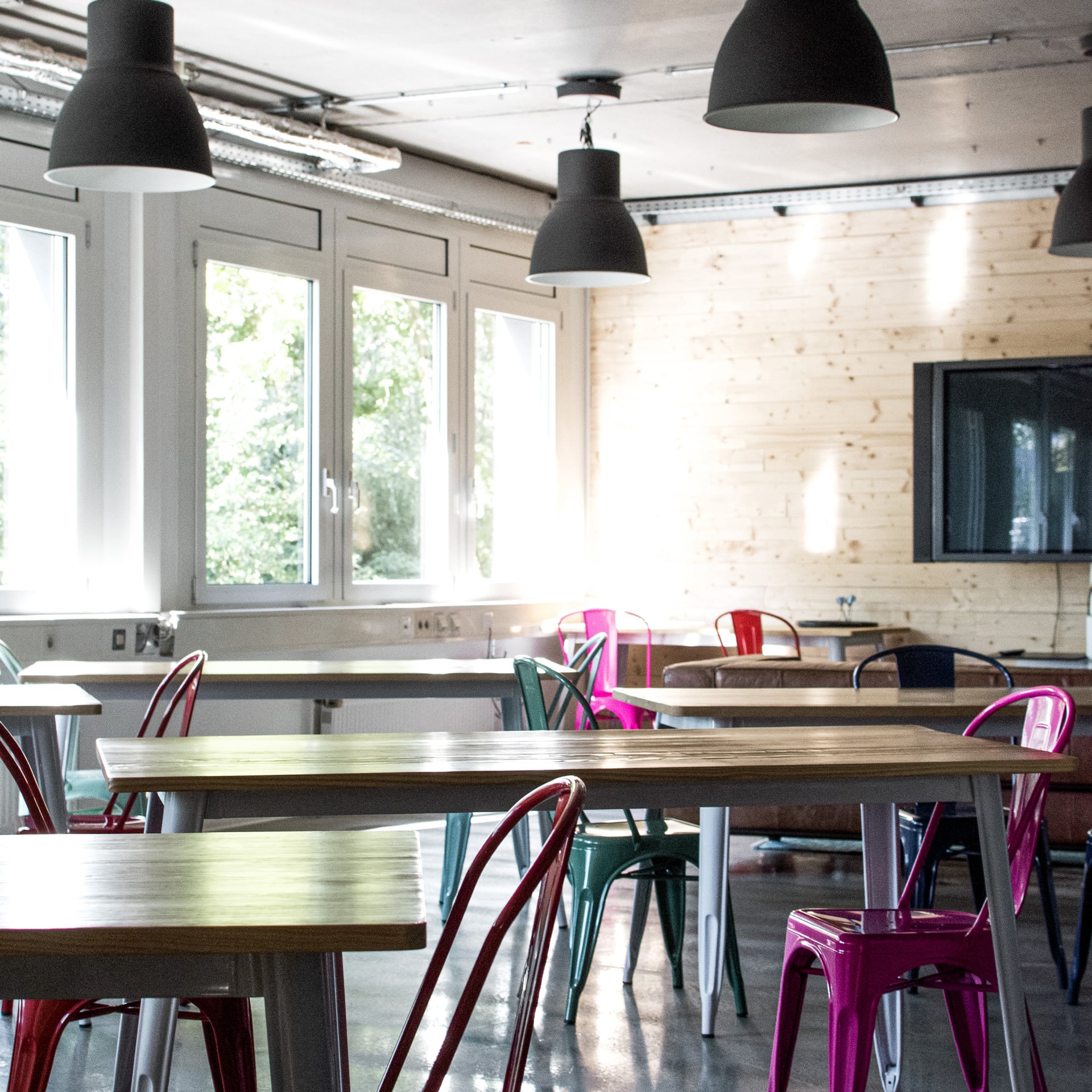 bistro-tische-stuehle-mittag Bistro Tische Stühle