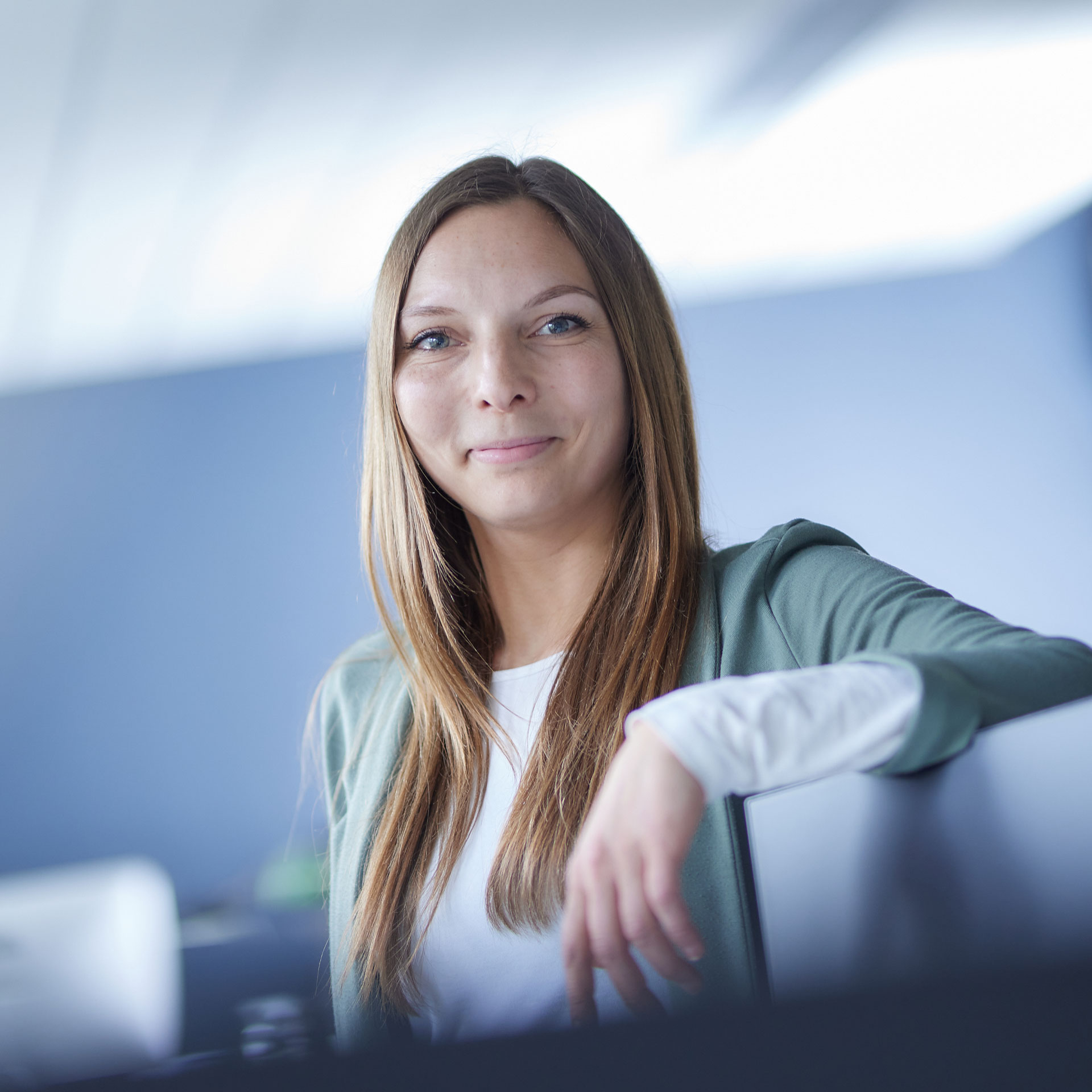 Anne-Traenkner Office Team Blue Workplace